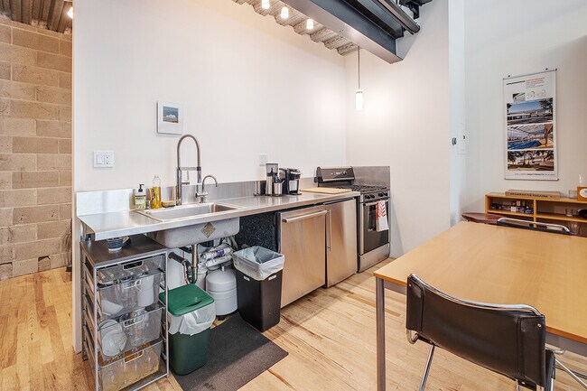 Building Photo - 385 Tehama St