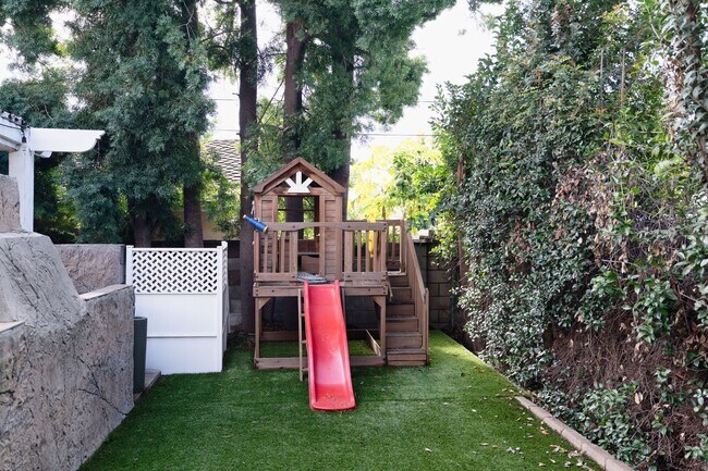 Building Photo - 8240 Sheffield Rd