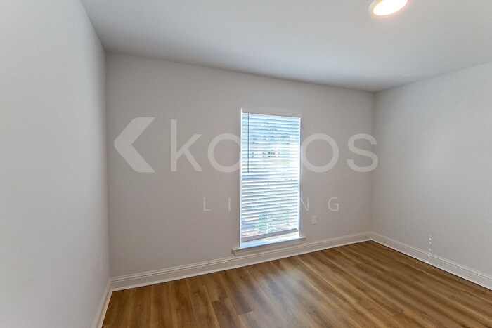 Building Photo - 8041 Hendrick Dr