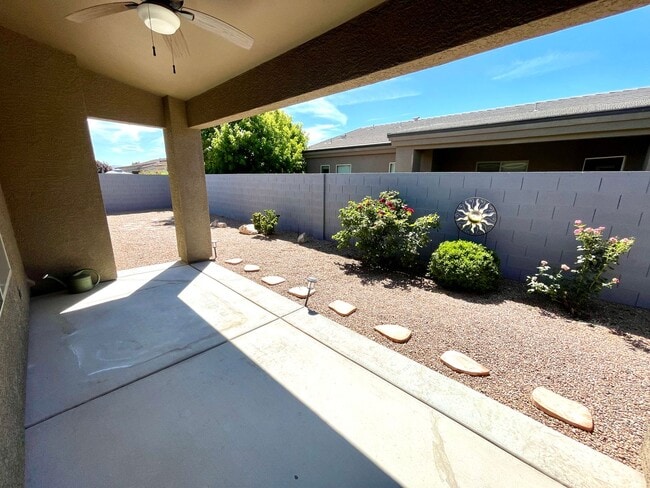 Building Photo - Elegant 3 Bedroom, 2 bathroom Home in Legacy Ranch Neighborhood in Central Kingman!