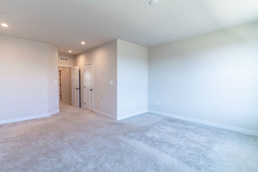 Building Photo - 100 Matisse Pl