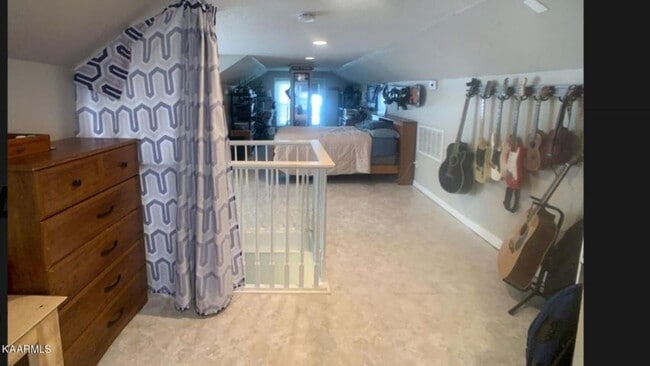 Building Photo - Maryville 37804 - 3 bedroom, 1.5 bath home - Call Troy Adams  865-233-6949