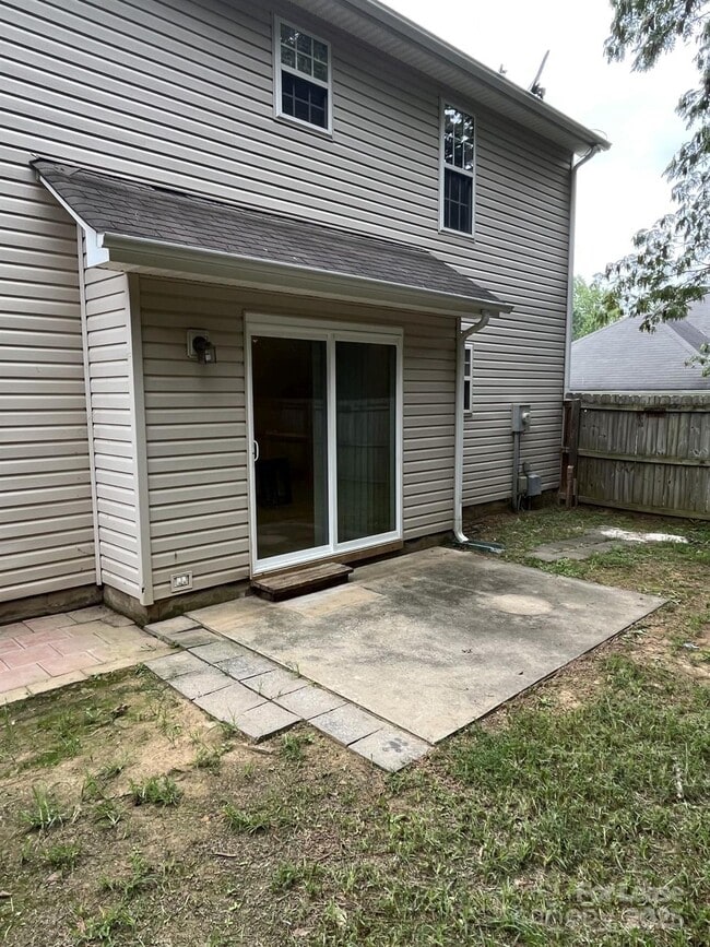 Building Photo - 688 Continental Dr