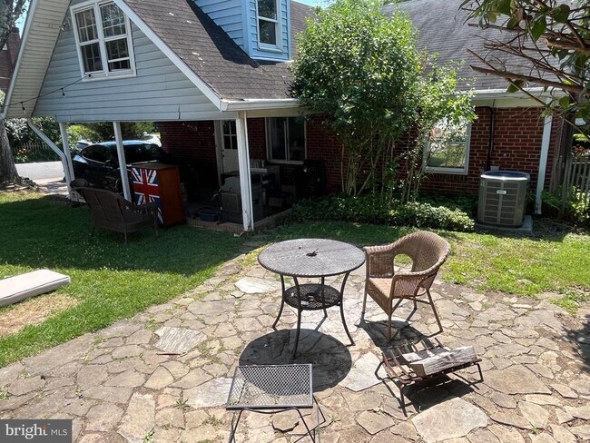 Building Photo - 2101 N Nottingham St