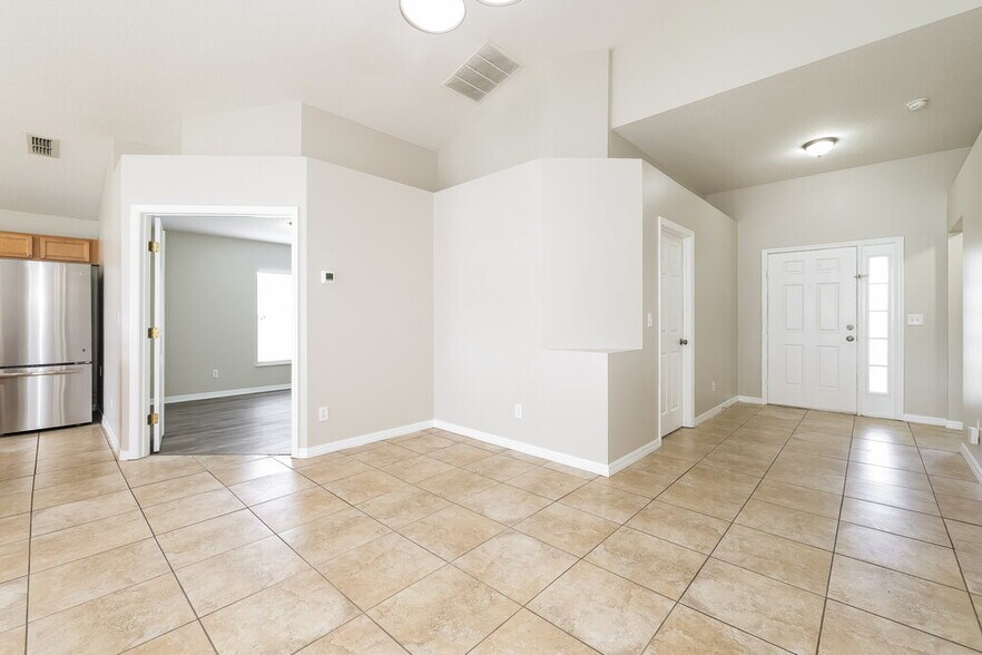 Building Photo - 4640 Sandhurst St