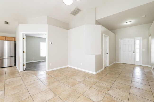 Building Photo - 4640 Sandhurst St