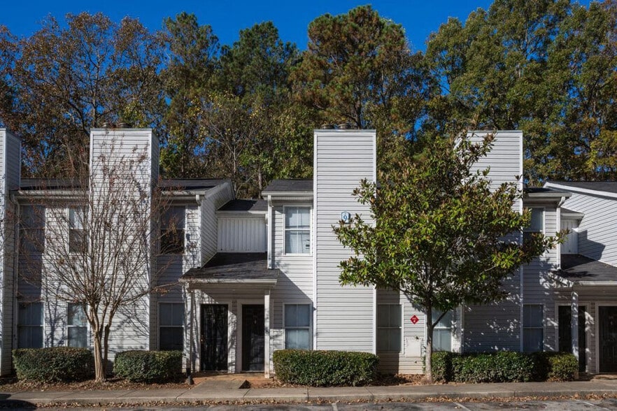 Building Photo - Covington Glen