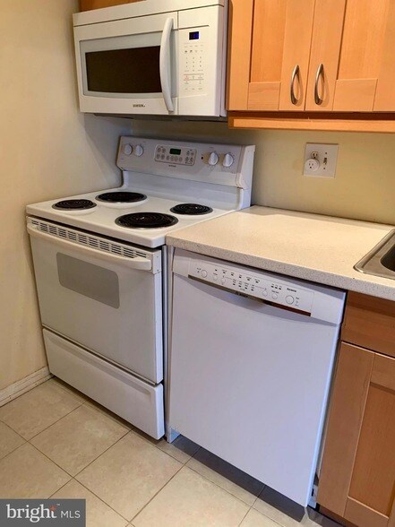 Building Photo - 7401 Westlake Terrace