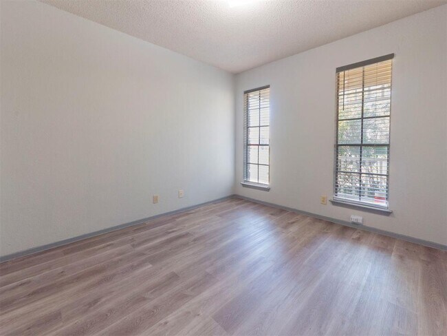 Building Photo - 9624 Sugar Hill Dr
