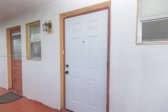Building Photo - 441 NE 195th St