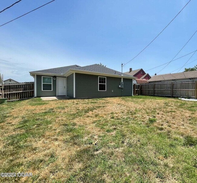 Building Photo - 1824 S Pennsylvania Ave