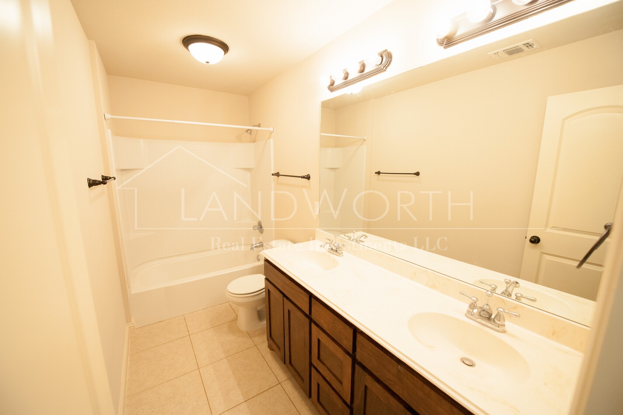 2nd Bathroom - 4624 Angus Dr