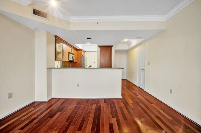 Building Photo - 401 SW 4th Ave