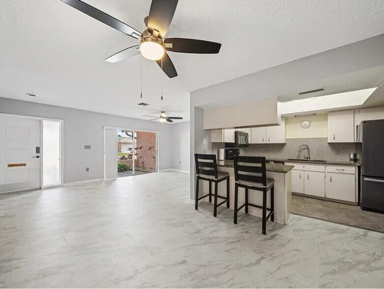 Building Photo - 5428 Larchmont Ct