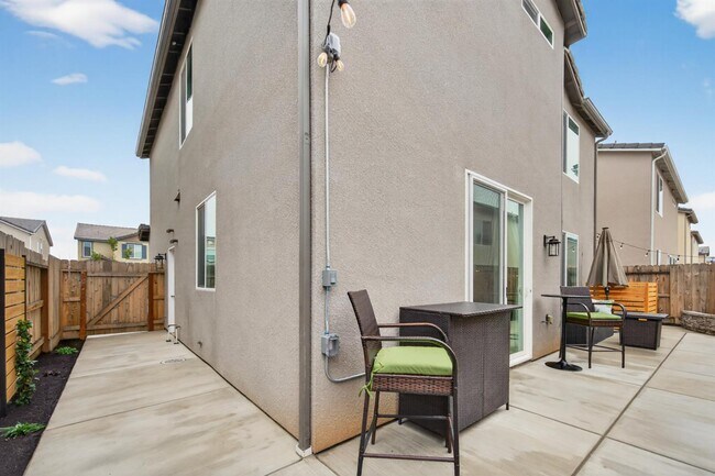 Building Photo - 317 Talus Wy S