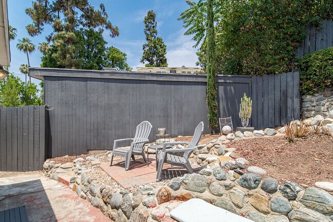 Building Photo - 4978 N North Maywood Ave