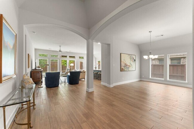 Building Photo - 27114 Sofia Forest Dr
