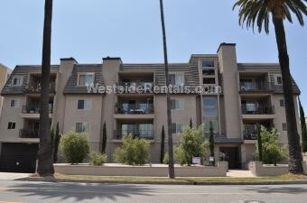 Primary Photo - 439 N Doheny Dr