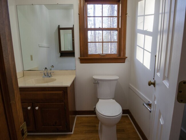 Building Photo - -- ACT FAST!  HUGE 4 BEDROOM 2.5 BATH GLEN ALLEN HOME --