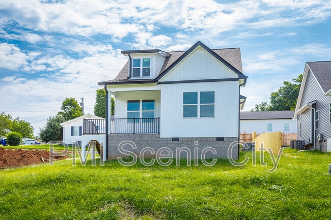 Building Photo - 2631 Rogers Dr SE