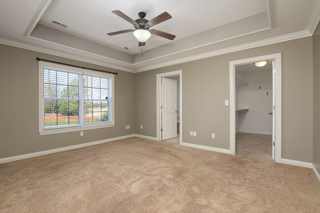 Building Photo - Charming 3 Bedroom/2 Bath in Mill Creek Manor with Spacious Garage