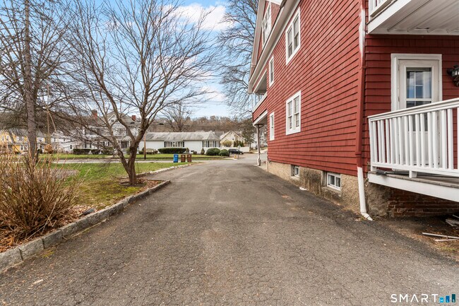 Building Photo - 105 Howe Ave