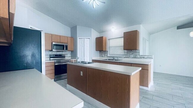 Building Photo - 729 Del Rio Way