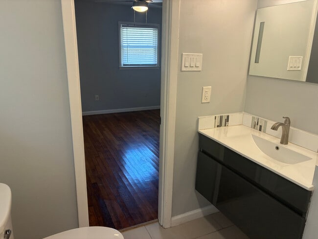 Building Photo - Room in Duplex on Union Rd SW