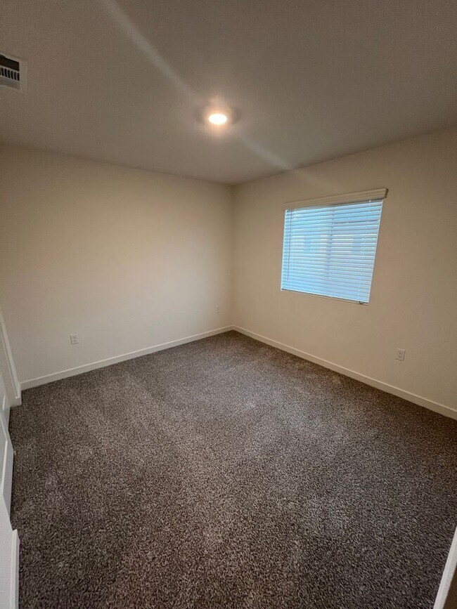 Building Photo - BEAUTIFUL NEW SMART HOME IN WEST ROSEVILLE!!