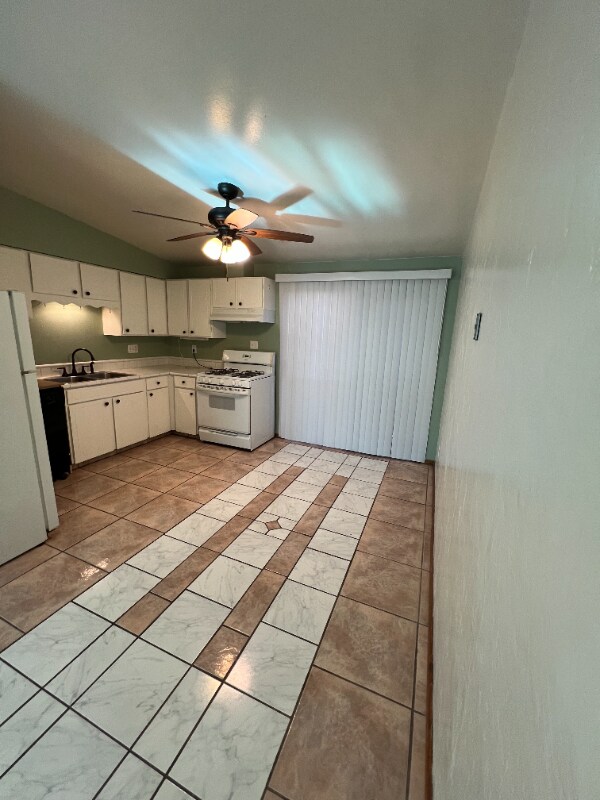 Building Photo - 803 E Holaway Dr