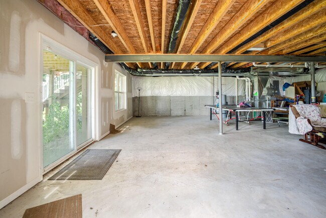 Building Photo - 2825 Dillon Dr