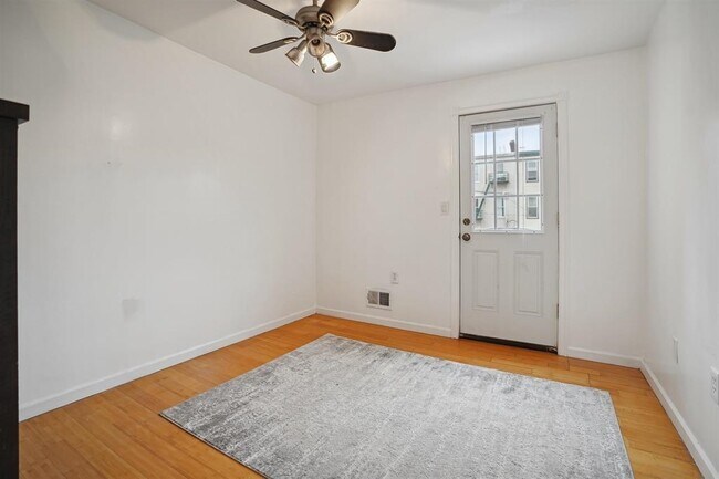 Building Photo - 292 New York Ave