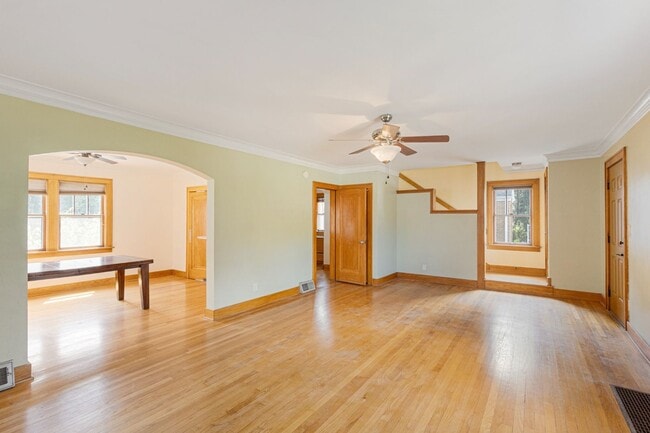 Building Photo - Charming 4 Bed, 2 Bath Home Steps from Elmwood Park