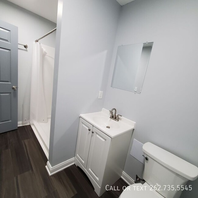 Building Photo - Freshly Updated 1 Bed 1 Bath Apartment in ...