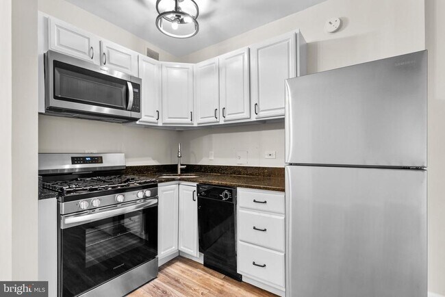 Building Photo - 2755 Ordway St NW