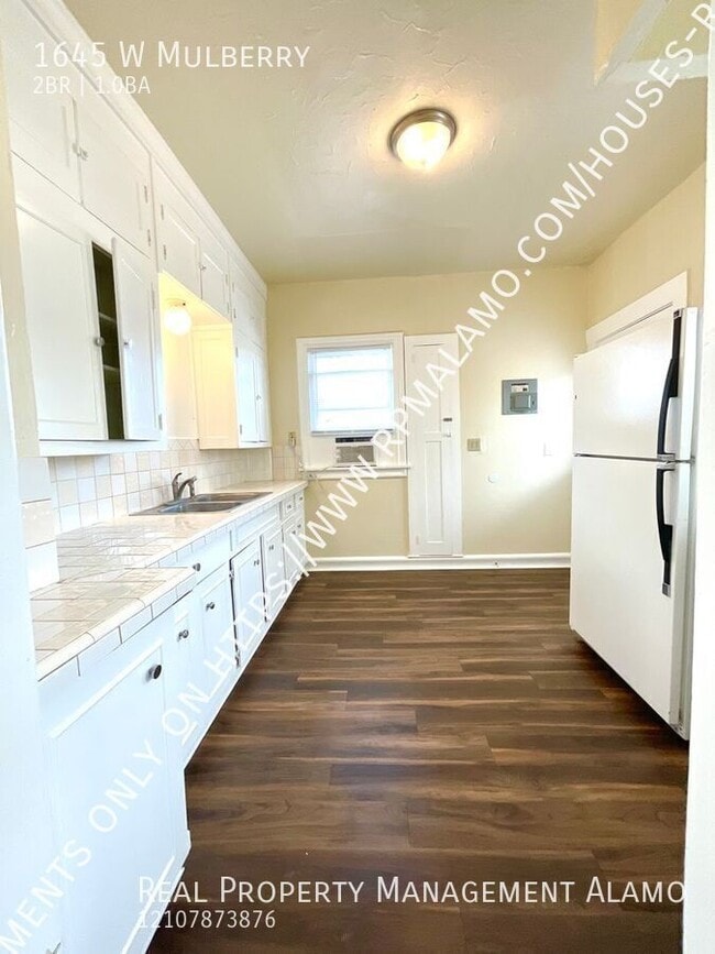 Building Photo - 1645 W Mulberry-