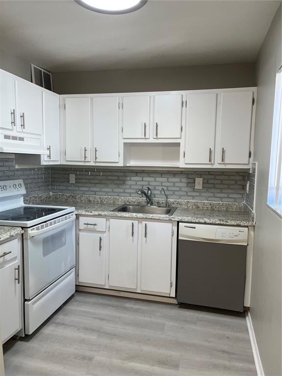 Building Photo - 3300 Fox Chase Cir