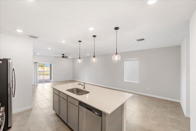 Building Photo - 11177 NW Fernbrook Dr