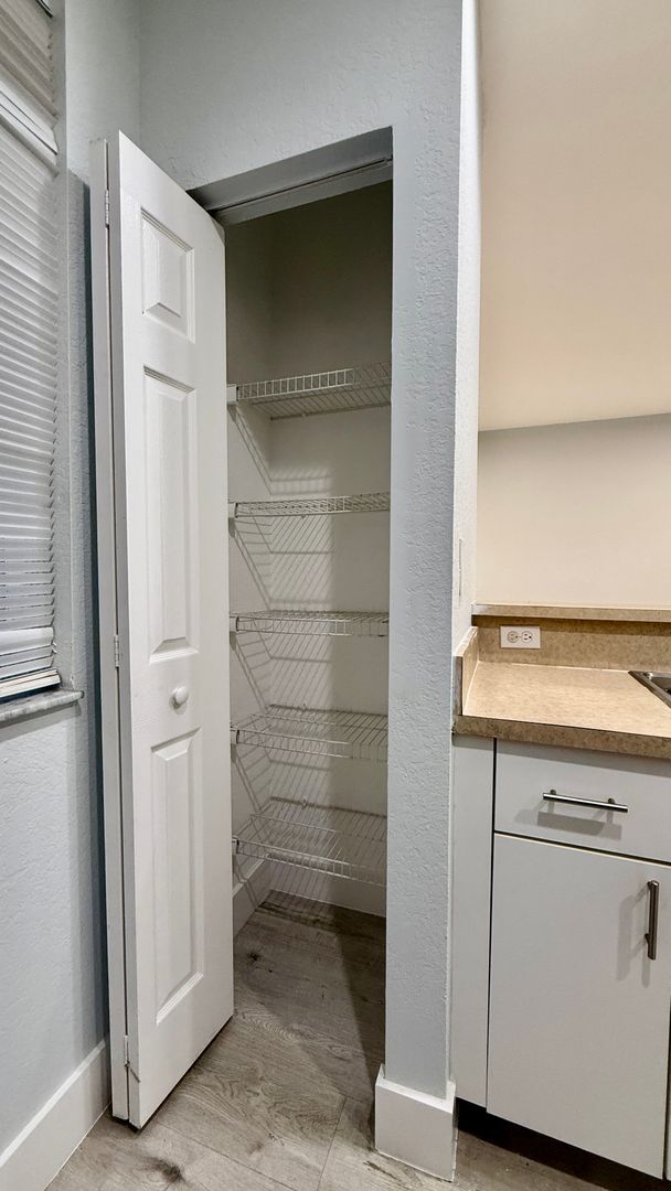 Building Photo - Spacious 3/3 Townhouse with Lake View – Sa...