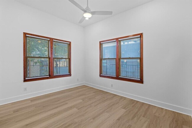 Building Photo - 1308 E 12th St