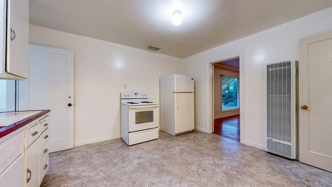 Building Photo - PURE Property Management -  Charming 2BR/1...