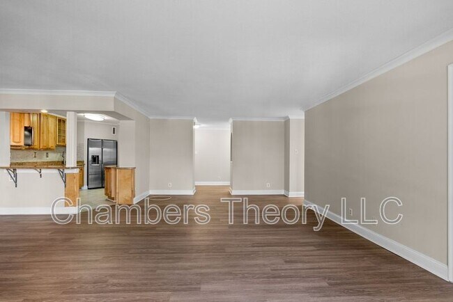 Building Photo - 309 Yoakum Pkwy