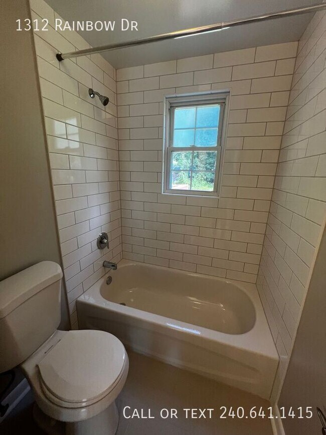 Building Photo - 1312 Rainbow Dr