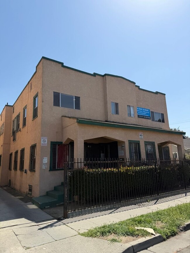 Building Photo - 1044 W 42nd Pl