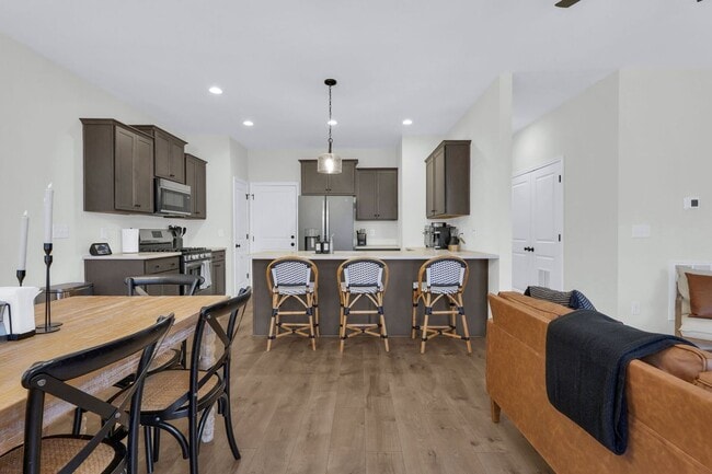 Building Photo - 717 Utley St