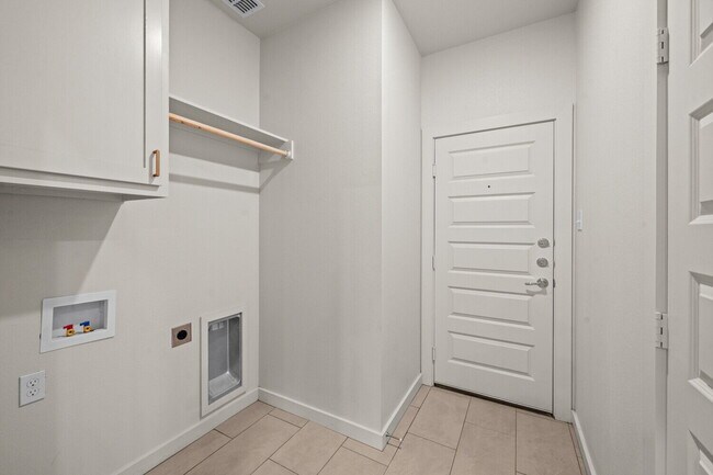 Building Photo - Brand new townhomes in Frenship East!