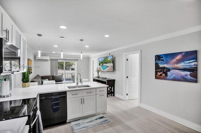 Building Photo - 2900 Banyan St