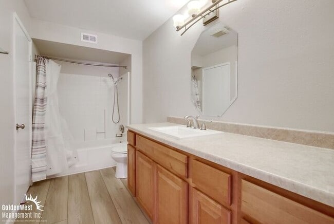 Building Photo - Beautifully Updated 2Bdm 2Ba Condo Located...