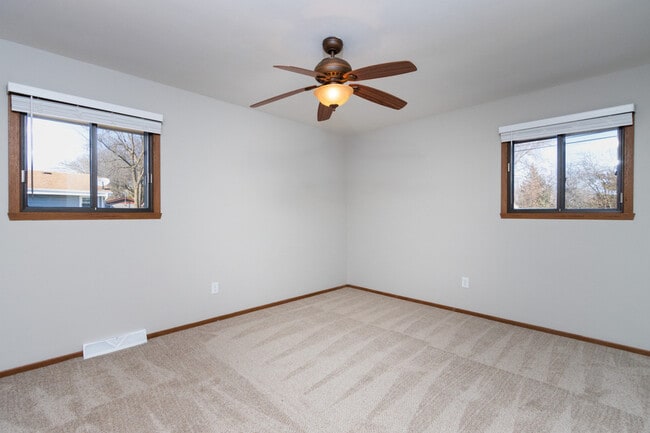 Building Photo - 7146 S 38th St
