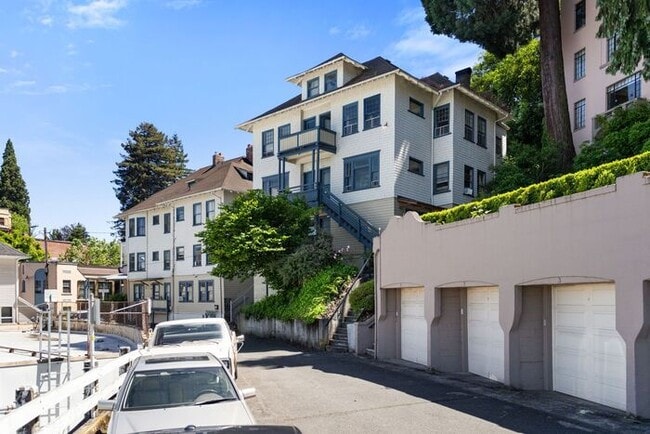 Building Photo - Large Studio apt close in SW! Pets OK!